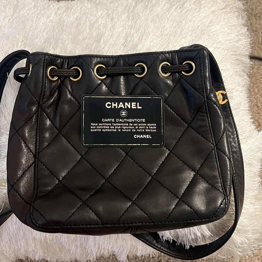 CHANEL Black Quilted Shoulder Bag with Gold Hardware - Picture 5 of 5